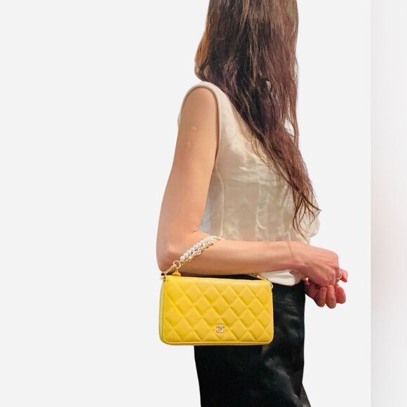 Chanel yellow quilted large wallet - Picture 2 of 15